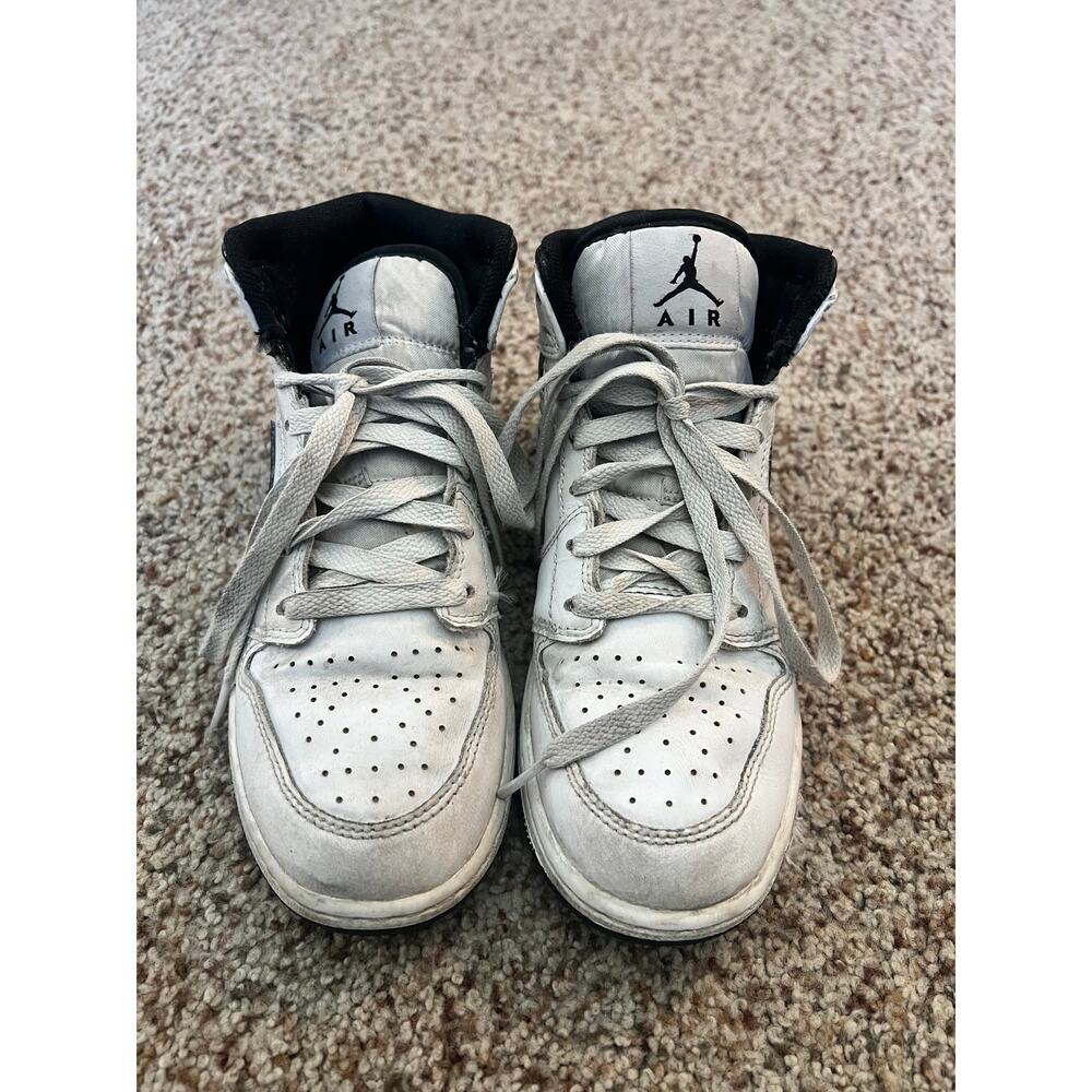 Boys Air Jordan Sneakers, Size 4.5, Black/White, High Top - Picture 2 of 5